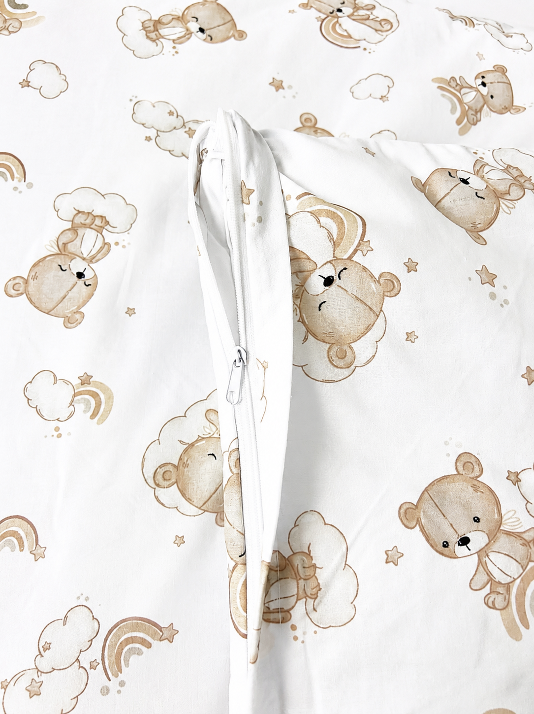 Detail zipsu na obliečke na zavinovačku Teddy hnedá